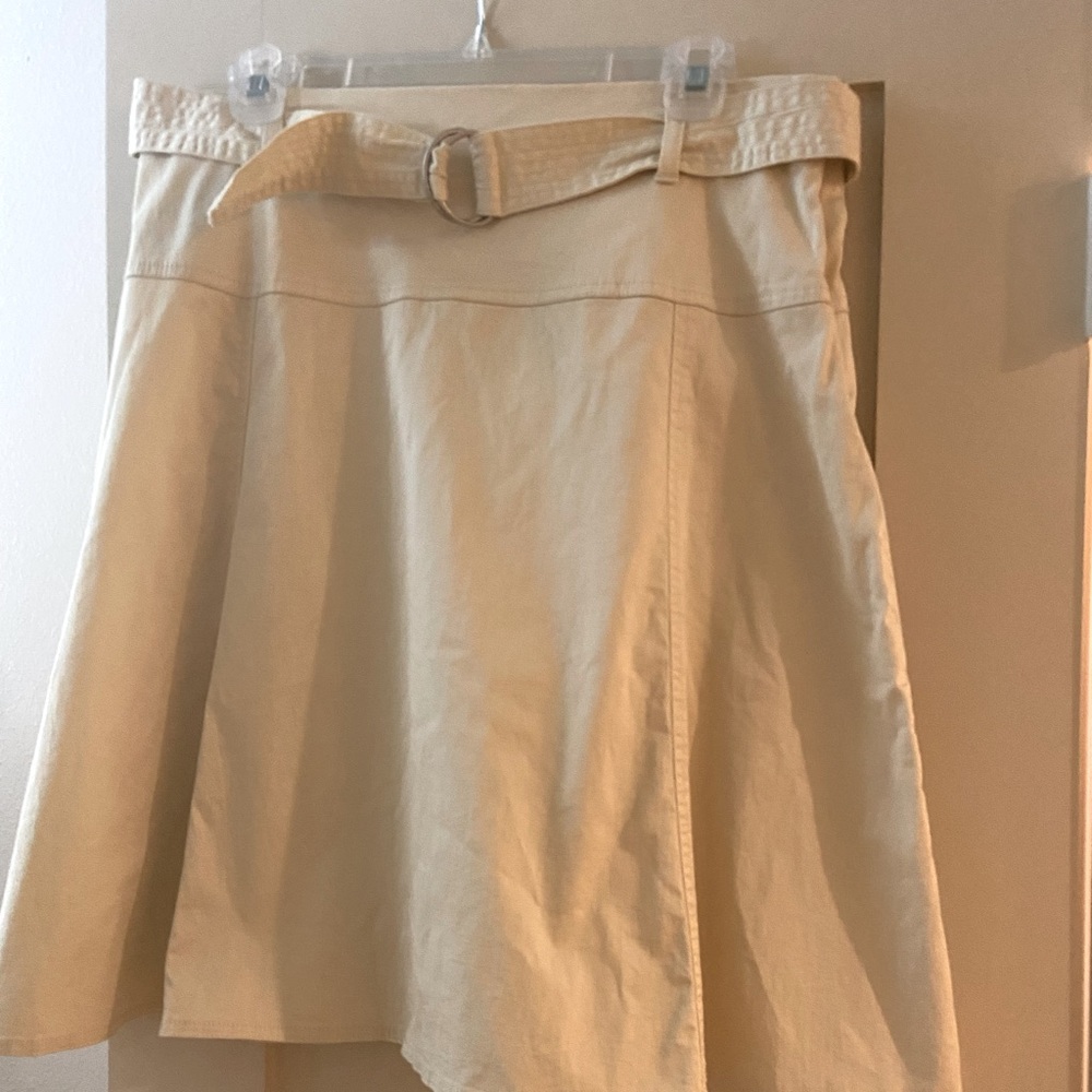 Zena jeans brand. Size 14. A lined skirt.